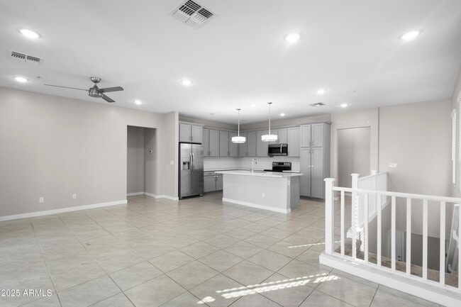 Building Photo - 155 N Lakeview Blvd