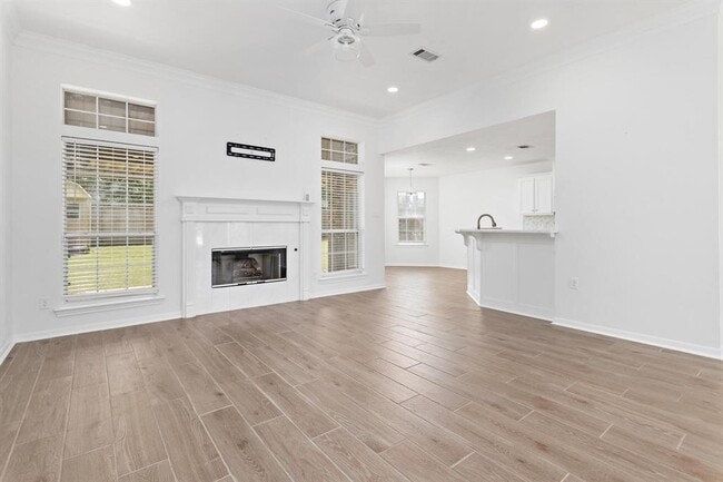 Building Photo - 7673 Rosewood Dr