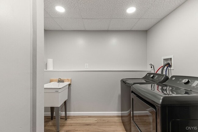 Building Photo - 7789 New Hope E