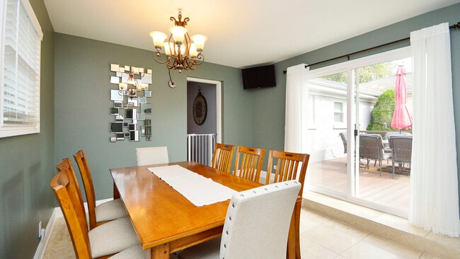 Building Photo - 407 Mors Ave