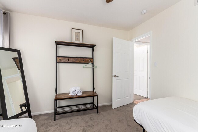 Building Photo - 4825 E Andora Dr