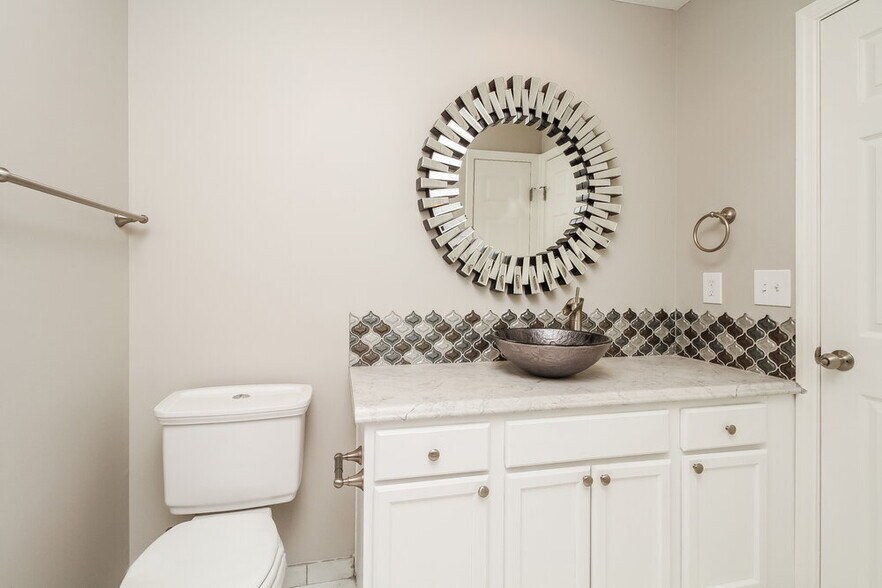 Building Photo - 913 Birchmill Point S