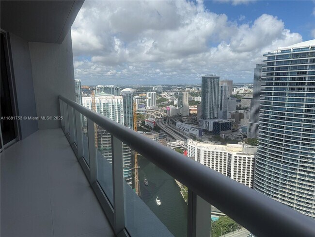 Building Photo - 475 Brickell Ave