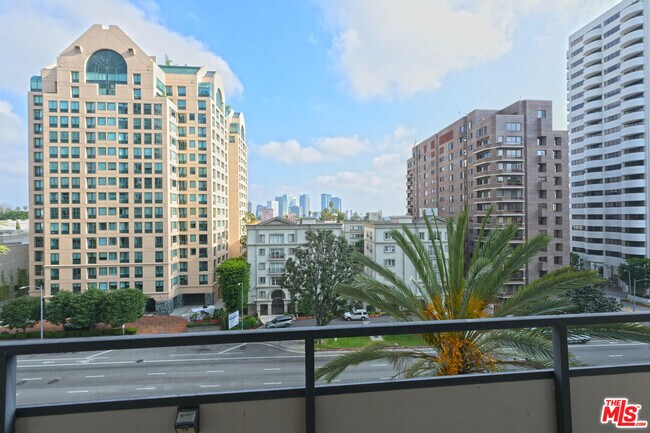 Building Photo - 10535 Wilshire Blvd