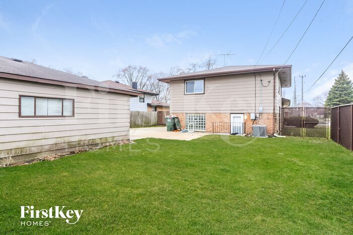 Building Photo - 14539 Kimbark Ave