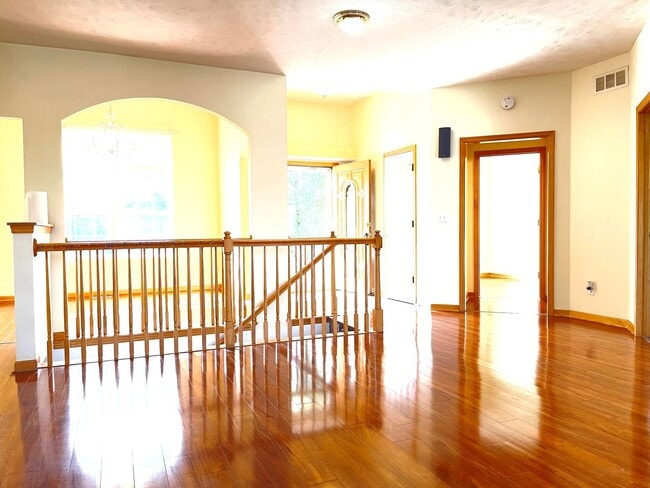 Building Photo - Move-in Special offer!!! Stunning 5 bedroo...