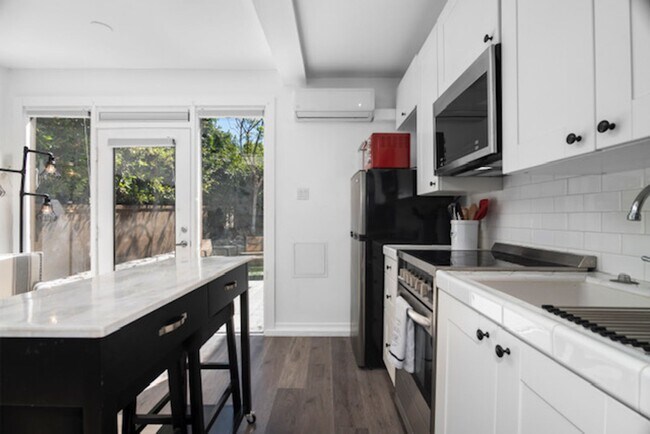 Building Photo - Stunning Furnished Mission Hills Studio w/...