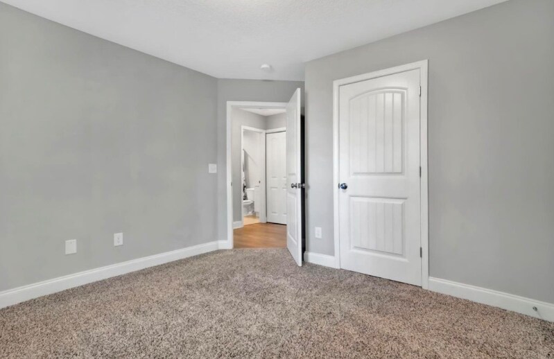 Building Photo - 9 Willow Pines Ct