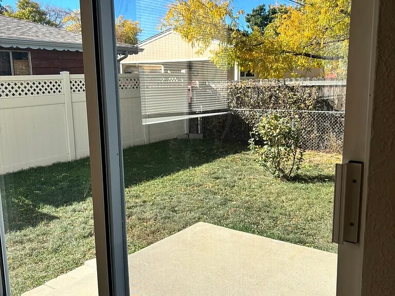 Building Photo - 4725 Nelson St