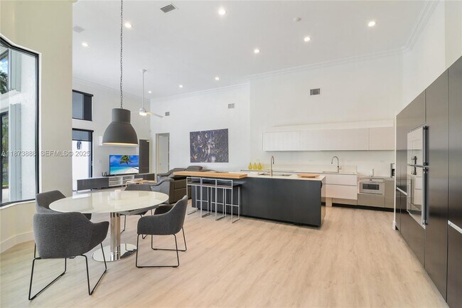 Building Photo - 3041 Birkdale Dr