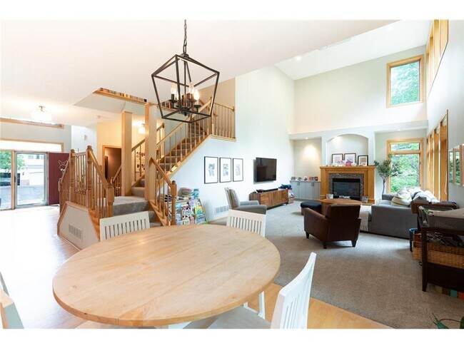 Building Photo - 14941 Camdon Hill