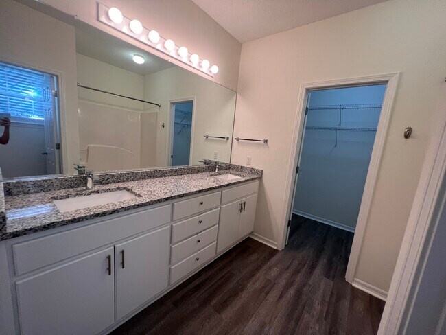 Building Photo - 49 Las Roblas Grande Dr