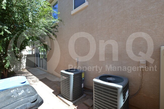Building Photo - 971 S Brewer Dr