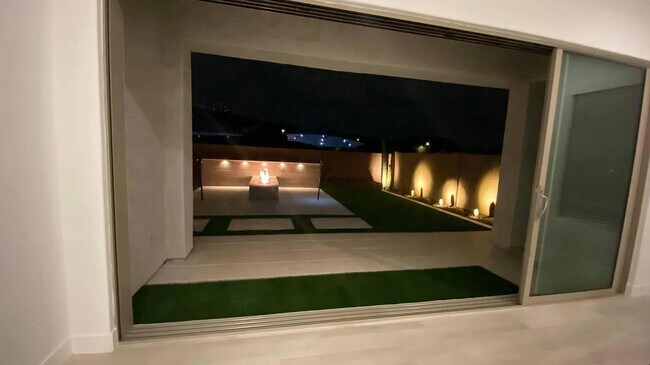 Building Photo - 820 E Ashurst Dr