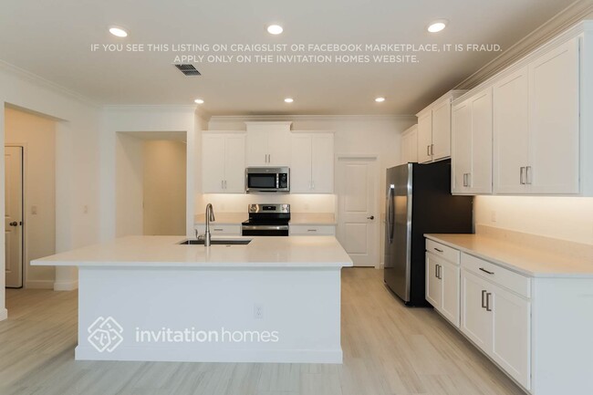 Building Photo - 14346 17th Ct E