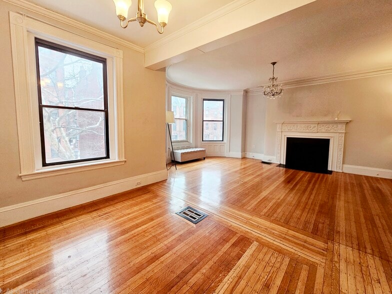 Building Photo - 425 Marlborough St