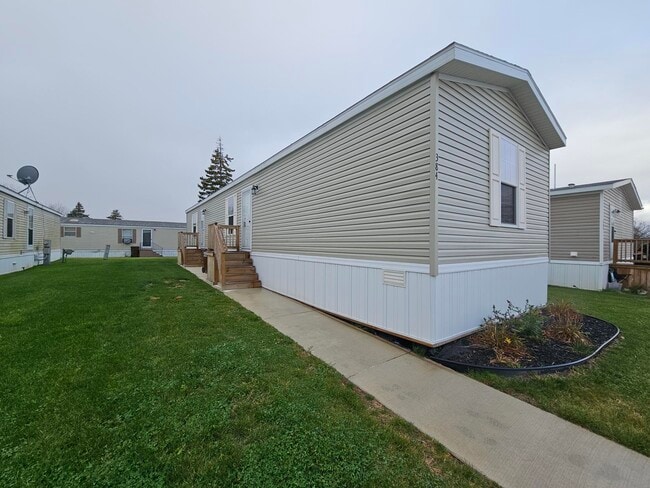 Building Photo - 46000 Geddes Rd