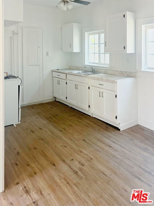 Building Photo - 522 W Vernon Ave