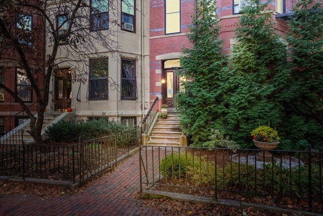 Building Photo - 298 Marlborough St