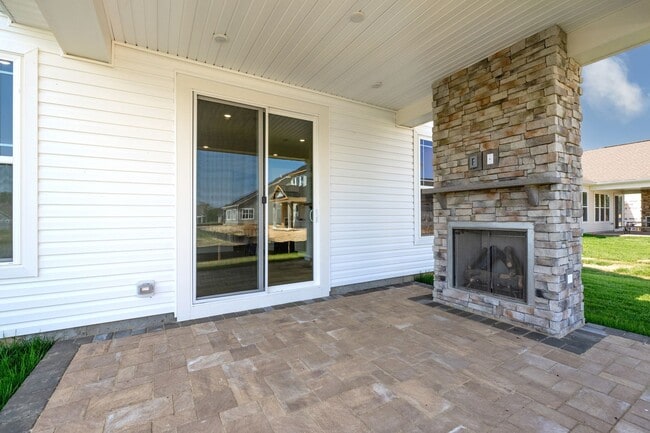 Building Photo - Beautiful new 4-bedroom, 3.5 bath property...