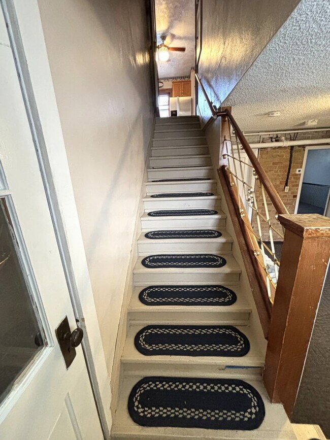 Building Photo - Make This House Your Home—Deposit Moves Yo...