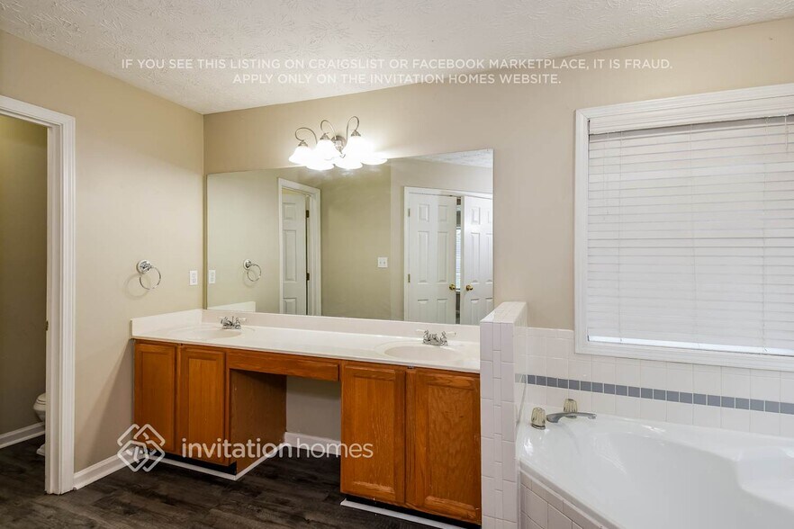 Building Photo - 2624 Sterling Dr NW
