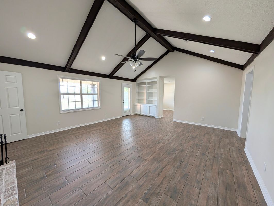 Building Photo - 531 Pine Hills Dr