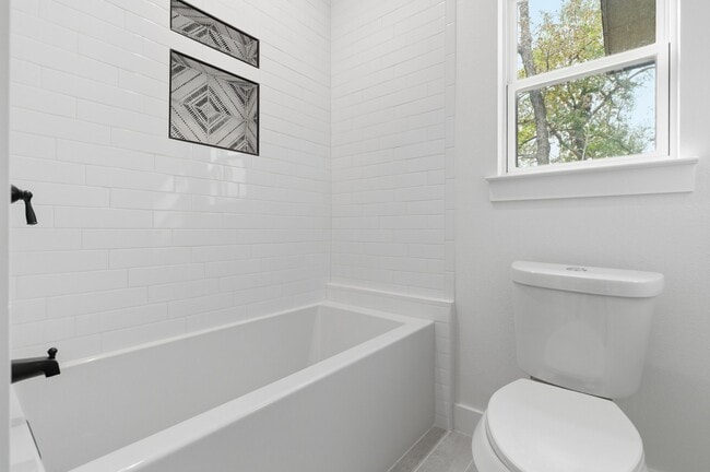 Building Photo - 3515 Country Club Blvd