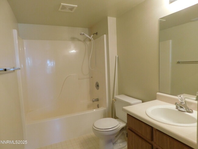 Building Photo - 240 Serpa Pl