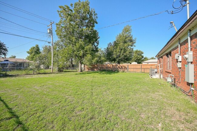 Building Photo - 5954 NW 35th St