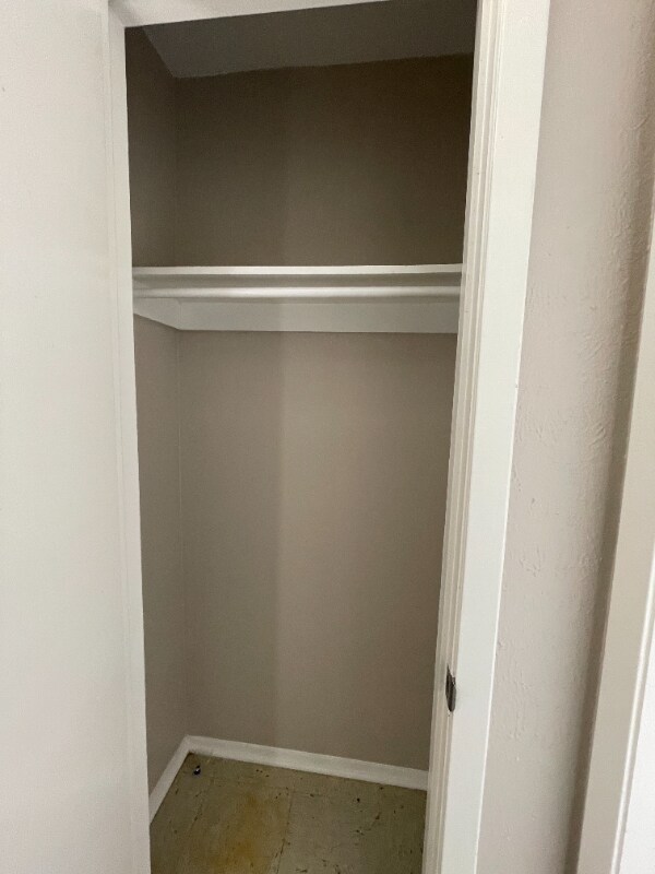 Building Photo - 127 Willow Brook Dr