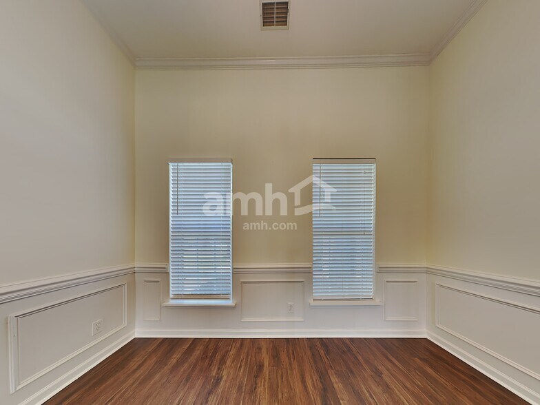 Building Photo - 161 Willow Point Cir