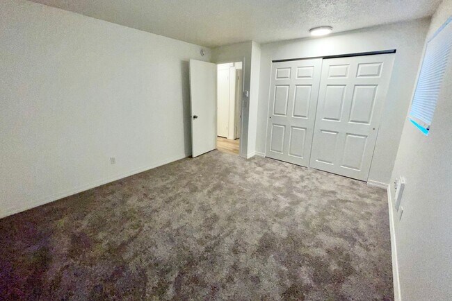 Building Photo - RENOVATED 2BD/1BA MILLWOOD APARTMENT | A/C | COVERED PARKING | PET FRIENDLY | AVAIL APRIL 15, 2026