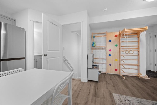 Building Photo - 645 S Plum Creek Ln E