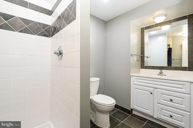 Building Photo - 6580 Lochleigh Ct