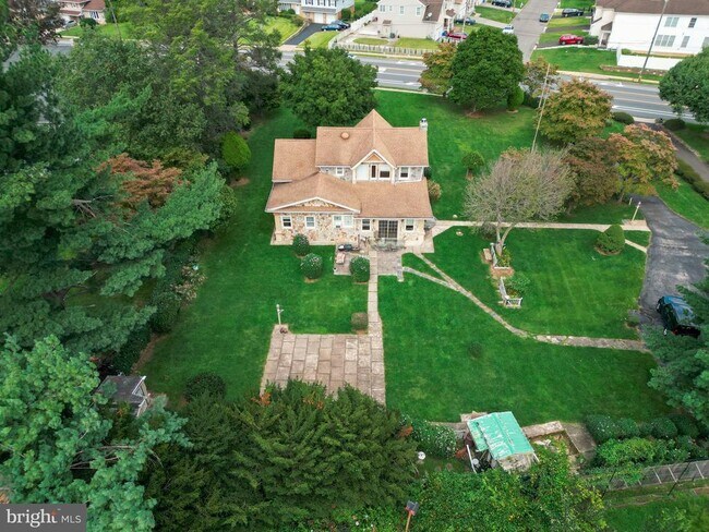 Building Photo - 694 Welsh Rd