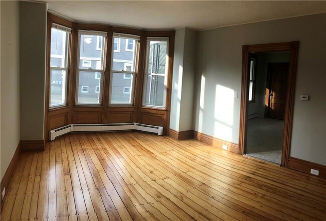 Building Photo - 12 Spruce St