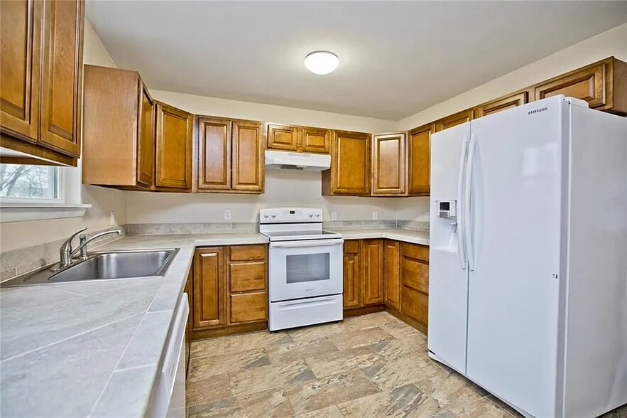 Building Photo - 2106 Dogwood Pl