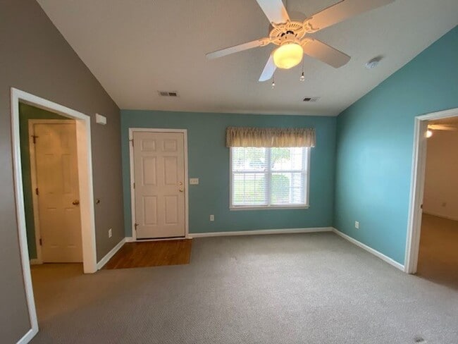 Building Photo - Charming 2 bed 2 bath home in Whitney Pines