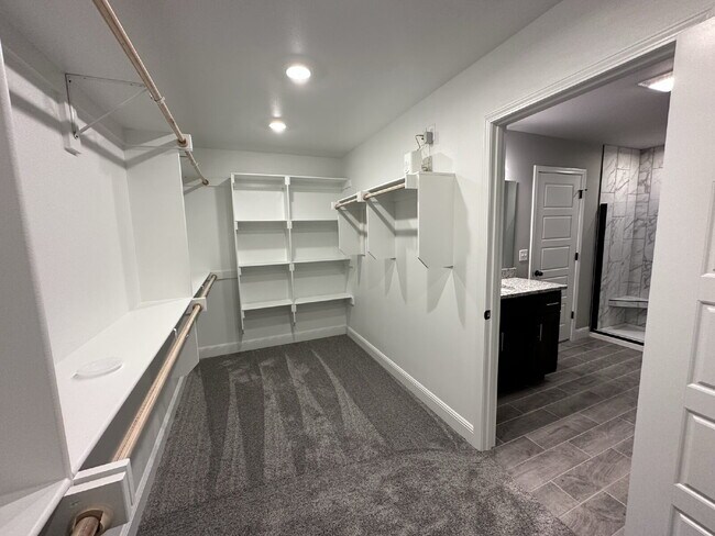 Building Photo - 2040 Tallgrass Ter