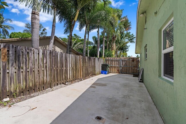 Building Photo - 2996 Cardinal Dr