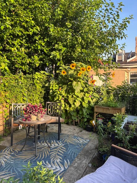 Building Photo - 4012 Saint Johns Way