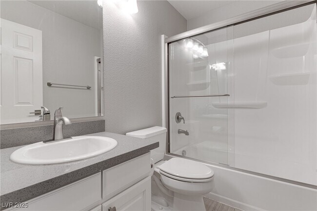 Building Photo - 20 Fantasia Ln