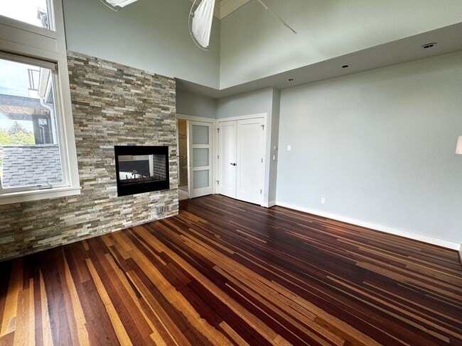 Building Photo - 4bd/4.5ba Seattle House