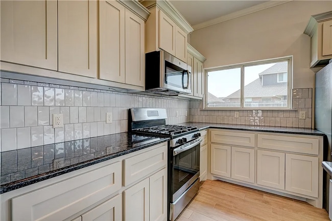 Building Photo - Charming 3-Bedroom Home with 3-Car Garage in Moore!