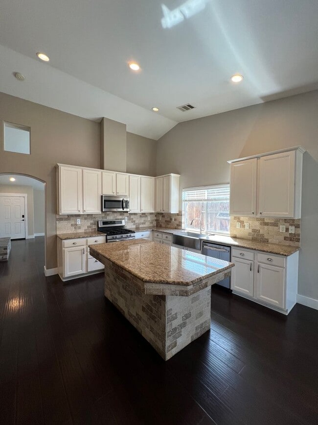 Building Photo - 13417 Cheyenne Mountain Dr