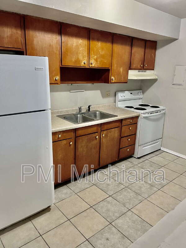 Building Photo - 2012 Lathrop St