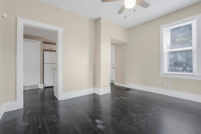 Building Photo - 172 S Richardson Ave
