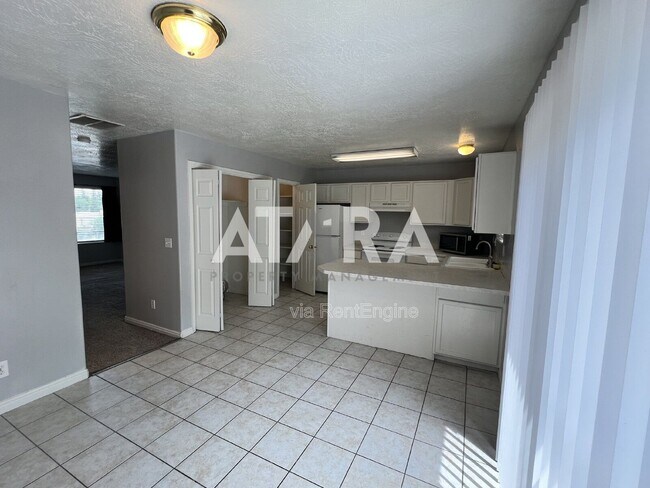Building Photo - 334 Childs Ave