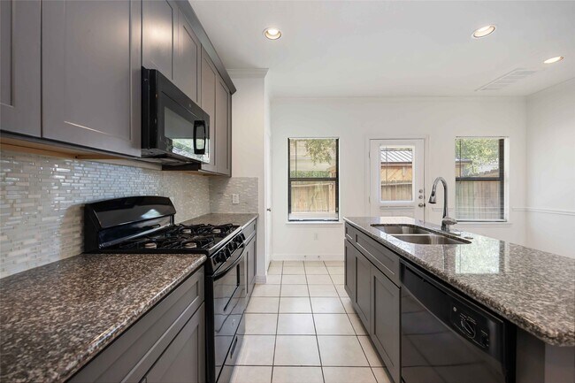 Building Photo - 8710 Knox St